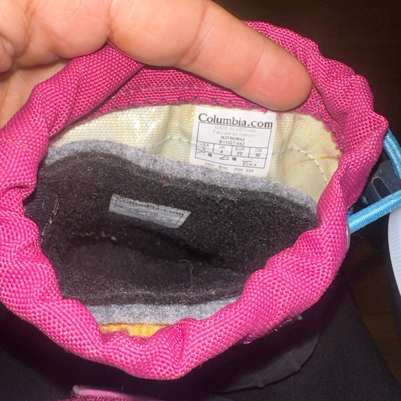 Columbia kids waterproof snow boots Size 5 - Picture 11 of 11